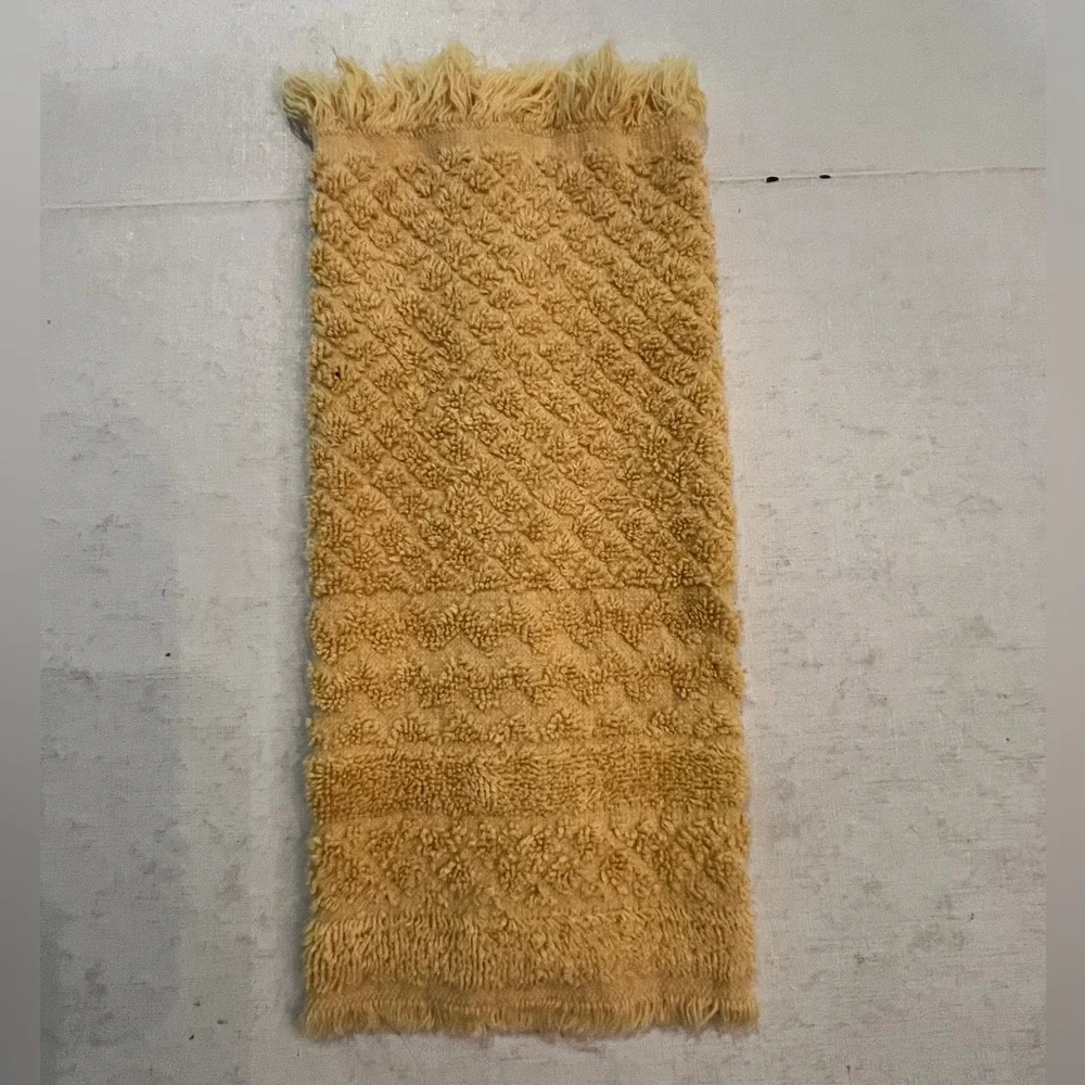 Vintage style textured golden yellow wash cloth towel. GUC! Super retro!